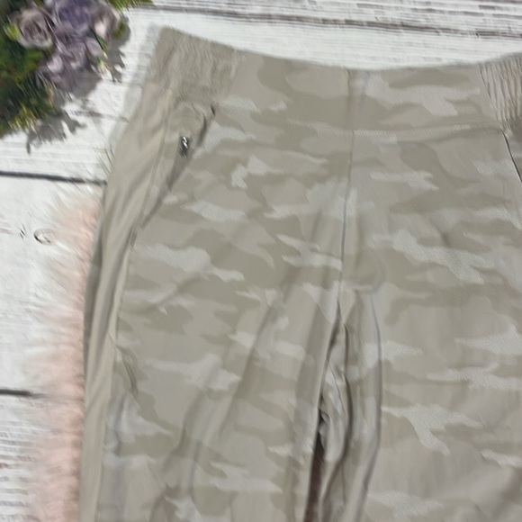 Athleta Brooklyn Textured Jogger petite neutral camo track pants - Picture 6 of 9